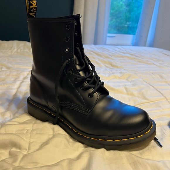 Dr. Martens boots, size 9 (41) - Picture 1 of 6